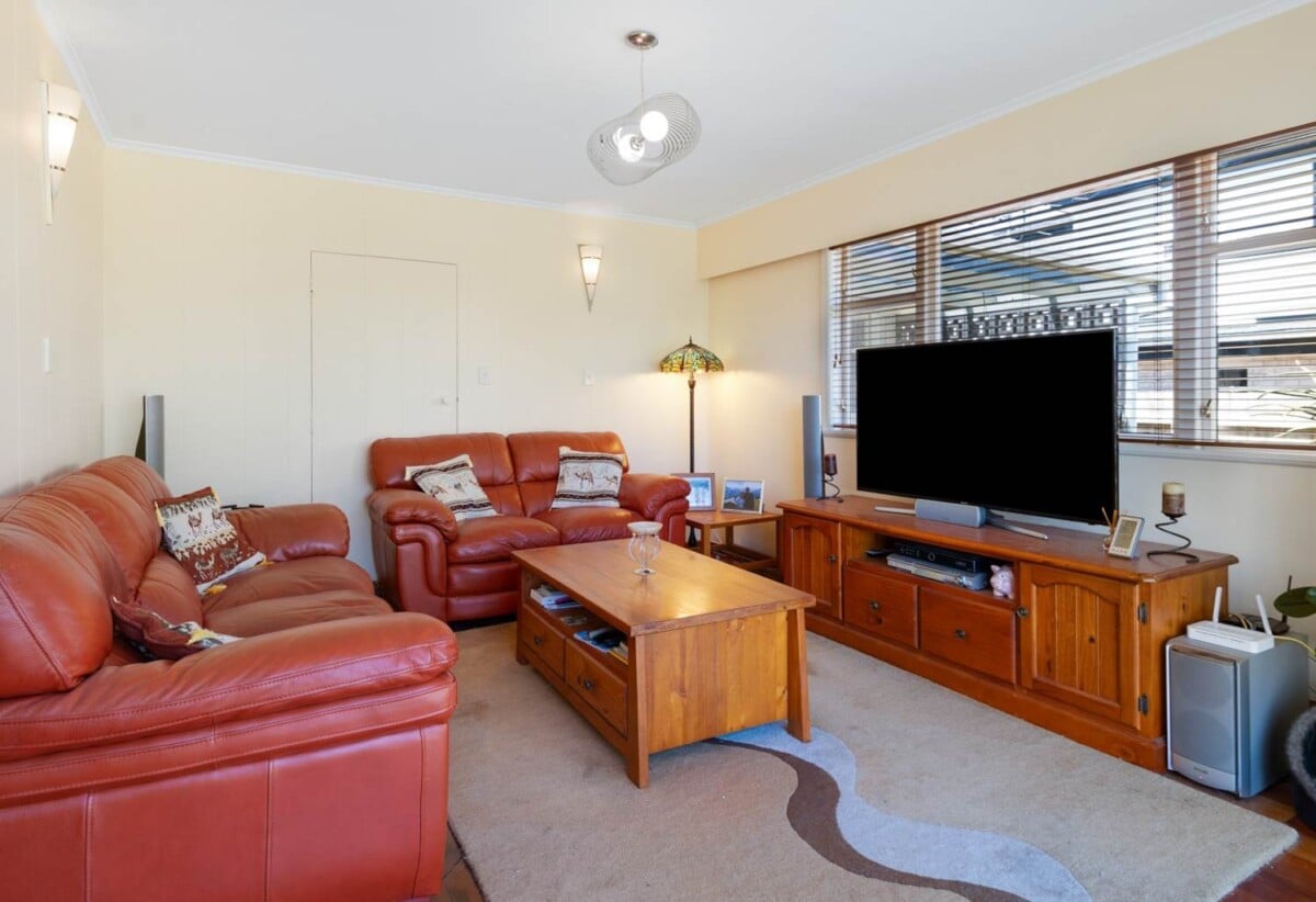 For rent, Two bedroom house with a private backyard, 7 Convoy Lane, Otahuhu, Auckland, available 3rd November