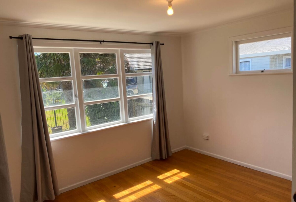 For rent, renovated 4 bedrooms 1 bathroom house, available 24th November, 9 Puriri Road, Manurewa, Auckland