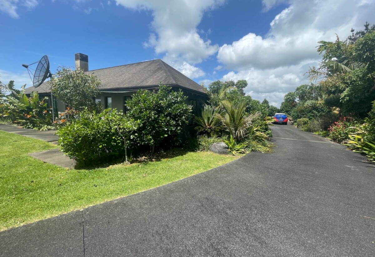 For rent, Fully furnished, $1,600 per week, Luxurious 4 bedrooms 3 bathrooms Modern Country Lifestyle house, 572 Whitford Road, Whitford, Auckland, available now