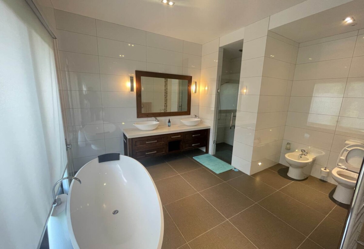 For rent, Fully furnished, $1,600 per week, Luxurious 4 bedrooms 3 bathrooms Modern Country Lifestyle house, 572 Whitford Road, Whitford, Auckland, available now