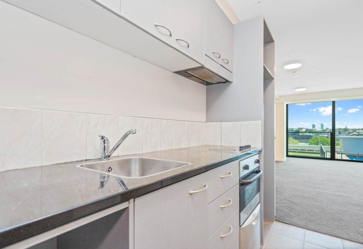 For rent, Fully Furnished, 3 beds 2 baths 1 car park apartment, available 5th December, 101/135 Hobson Street, City Centre, Auckland