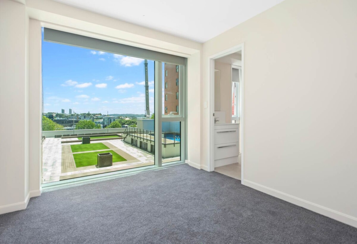 For rent, Fully Furnished, 3 beds 2 baths 1 car park apartment, available 5th December, 101/135 Hobson Street, City Centre, Auckland