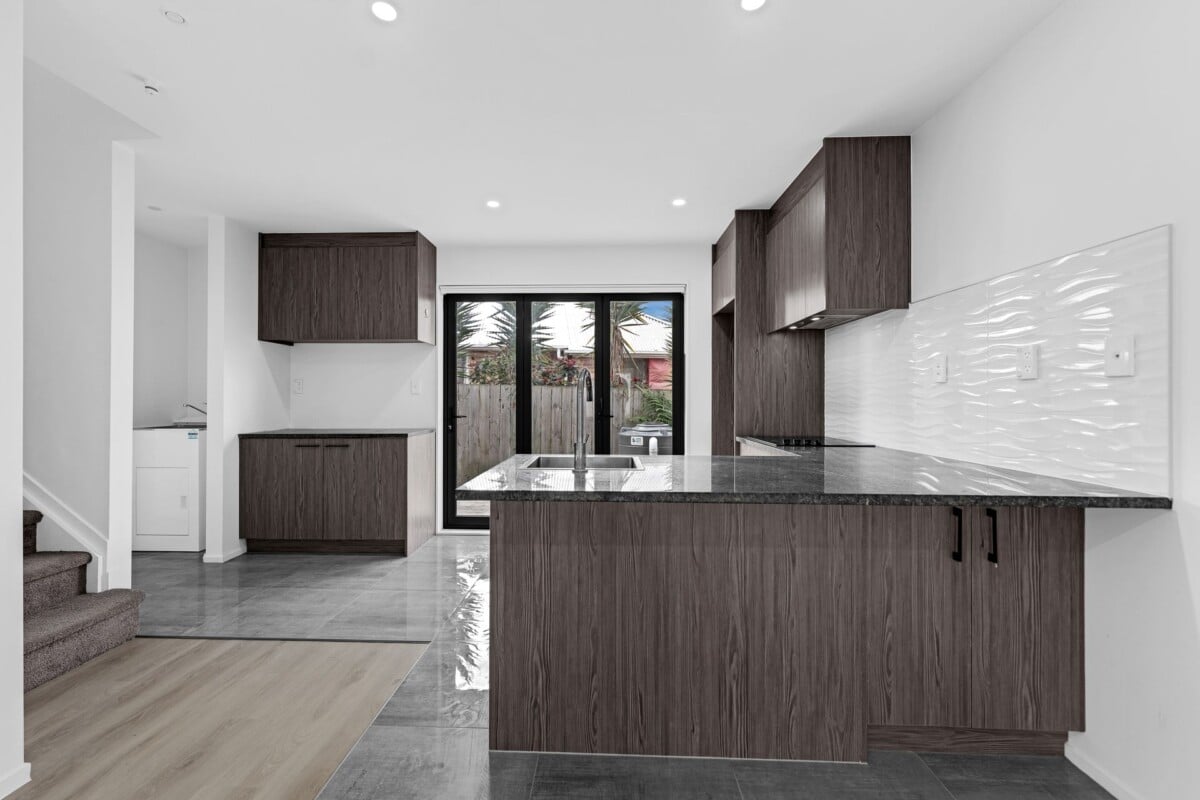 Super Affordable Seaview 3 bedrooms Home, 48B Waddell Avenue, Point England, Auckland