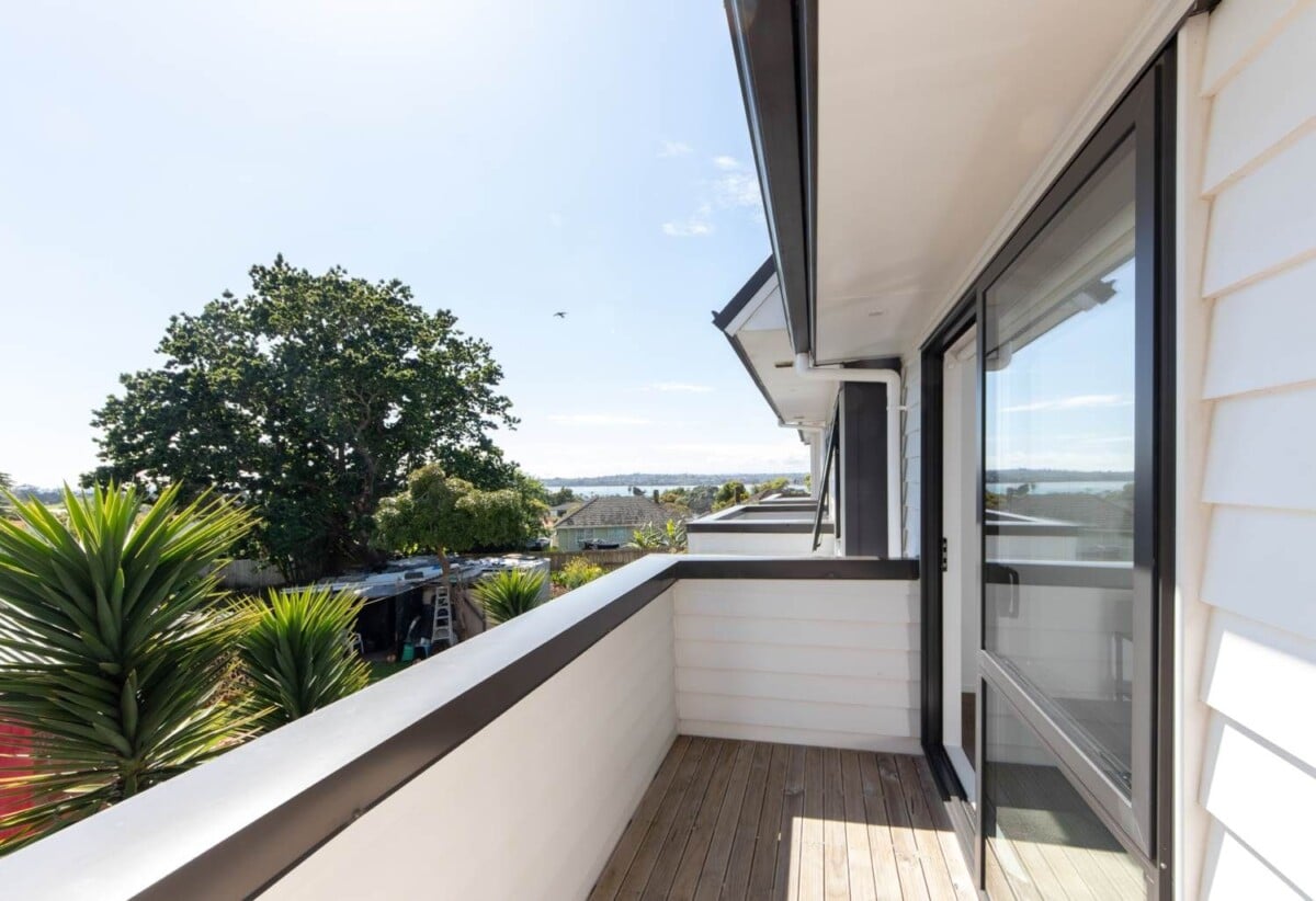 Super Affordable Seaview 3 bedrooms Home, 48B Waddell Avenue, Point England, Auckland