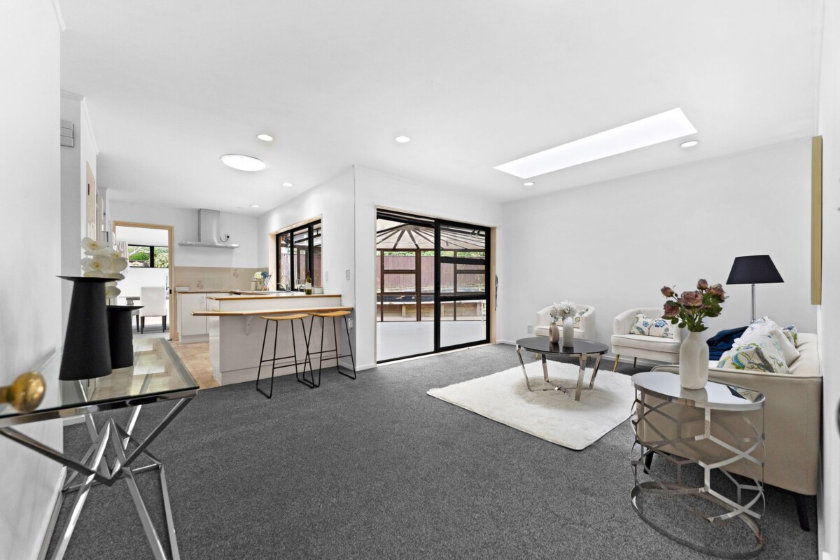 Family circumstances need Must sell, 4 beds house on 837m2 land, zone for Botany Downs School, 25 Lexington Drive, Botany Downs, Auckland