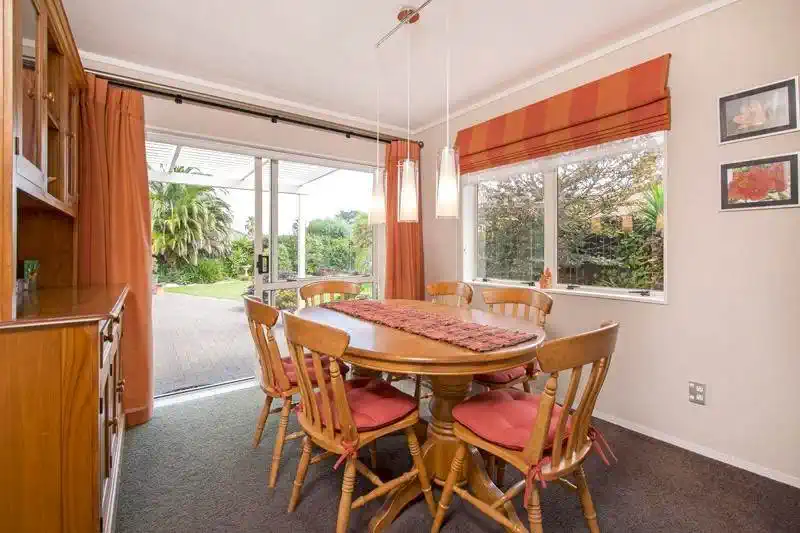 For rent, 4 beds 2 baths house, available 15th November, 14 Aspatria Place, Northpark, Auckland