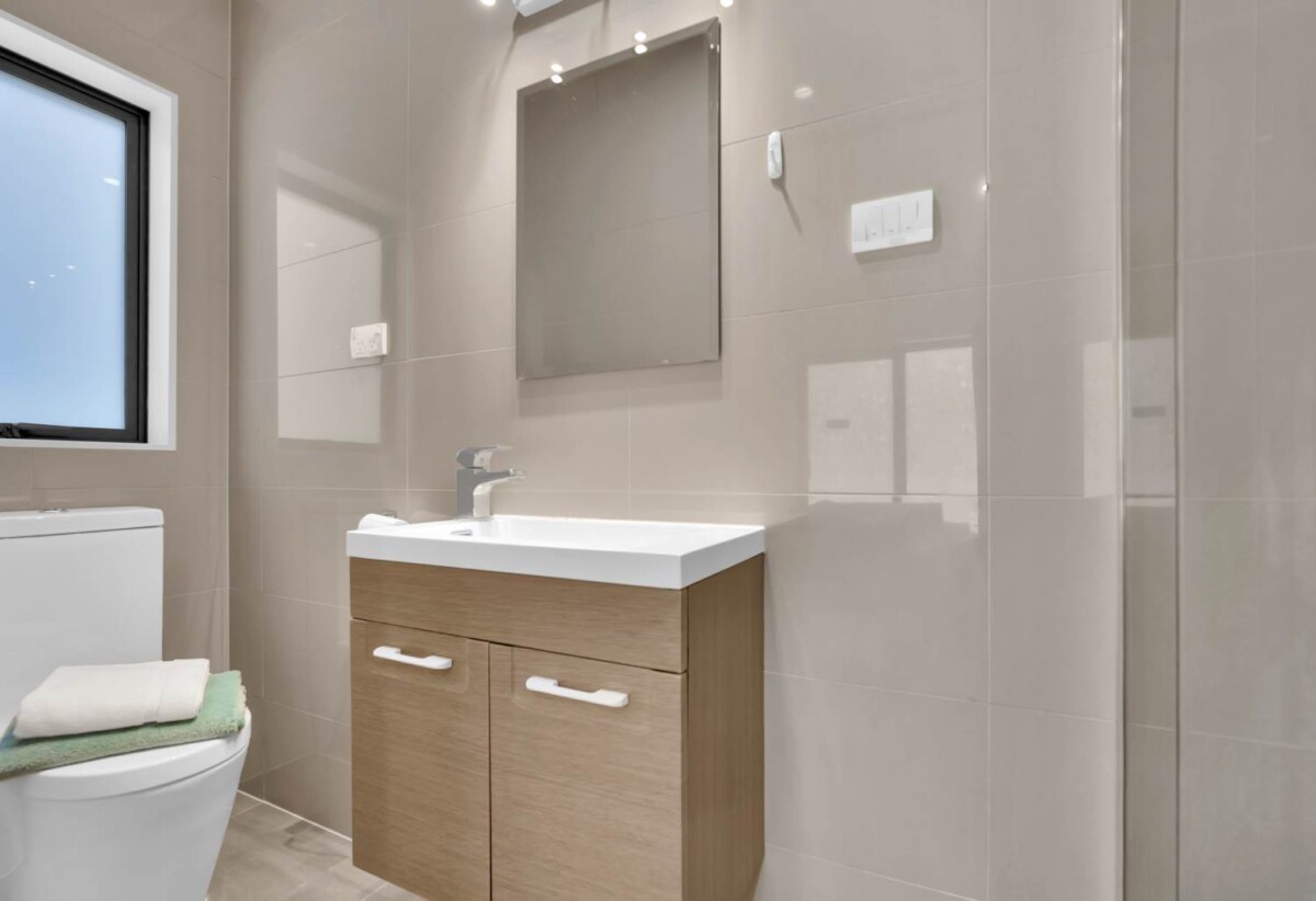 For rent, 5 beds 3 baths house, available 8th November, 68A Moore Street, Howick, Auckland