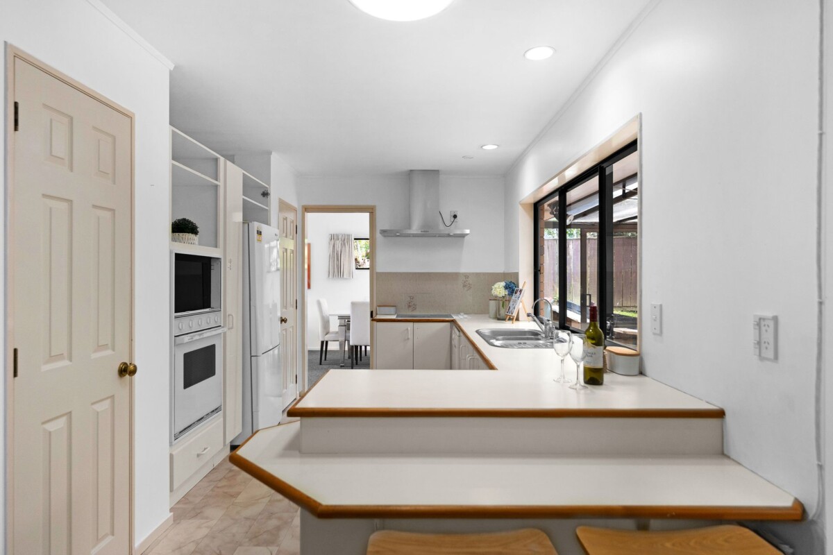 Family circumstances need Must sell, 4 beds house on 837m2 land, zone for Botany Downs School, 25 Lexington Drive, Botany Downs, Auckland