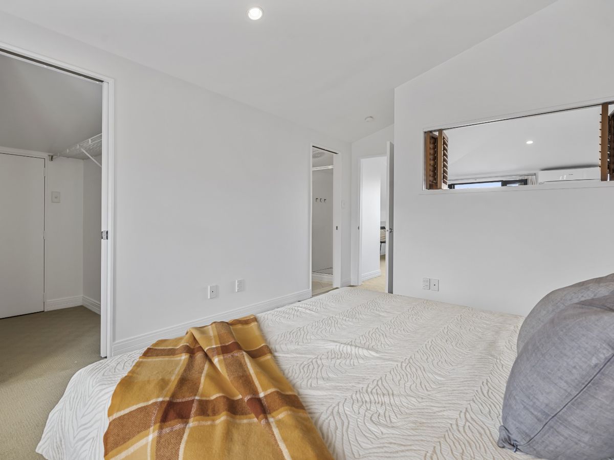 For rent, 3 bedrooms 2 bathrooms 2 car parks, $990 per week, 2F / 5 Furneaux Way, Remuera, Auckland, Available on Tue 21st Oct
