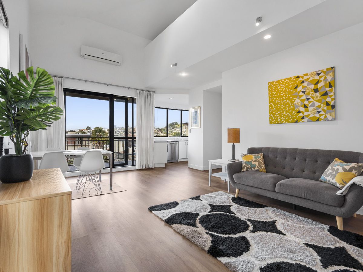 For rent, 3 bedrooms 2 bathrooms 2 car parks, $990 per week, 2F / 5 Furneaux Way, Remuera, Auckland, Available on Tue 21st Oct