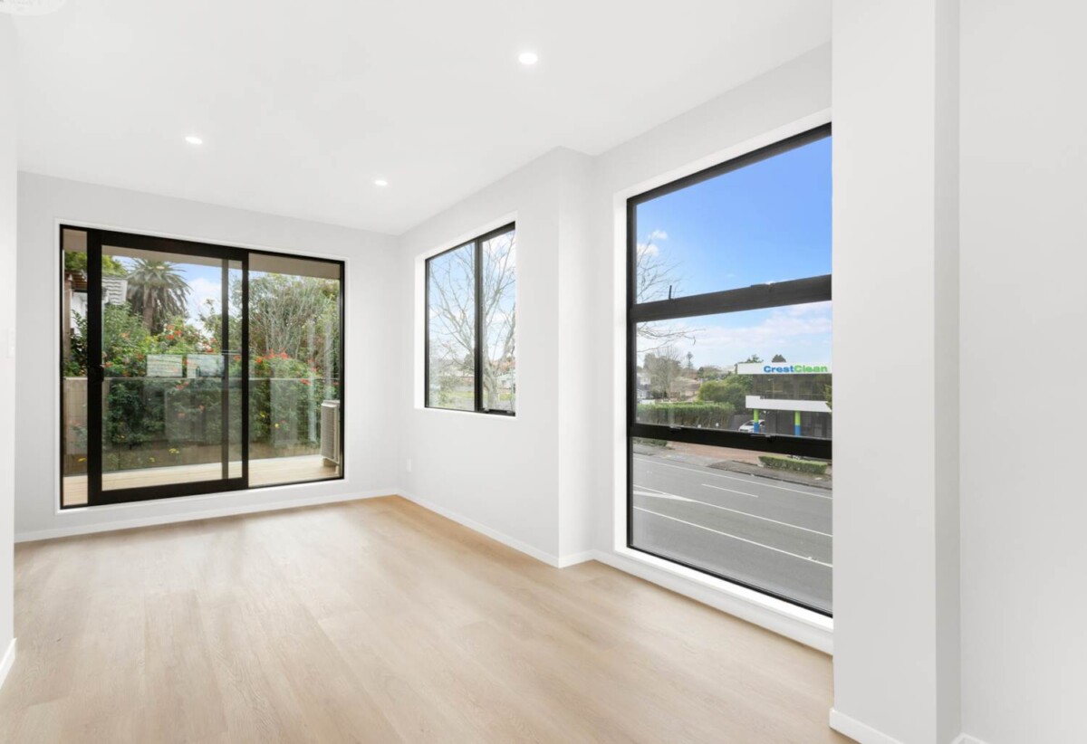For rent, 3 bedrooms 2 bathrooms house, E/345 Great South Road, Greenlane, Auckland, available now