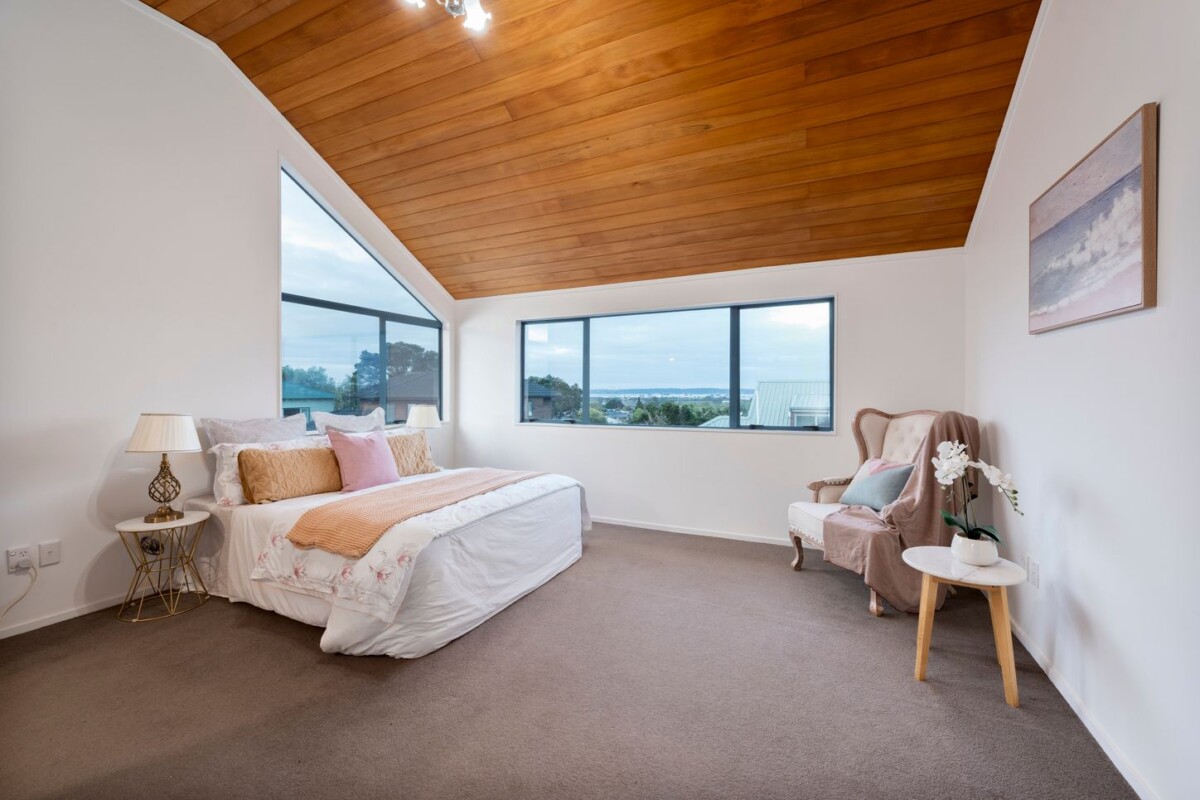 Panoramic Views, just a short drive to shops at Glendene, Henderson including WestCity Mall, 30 Farquhar Road, Glendene, Auckland