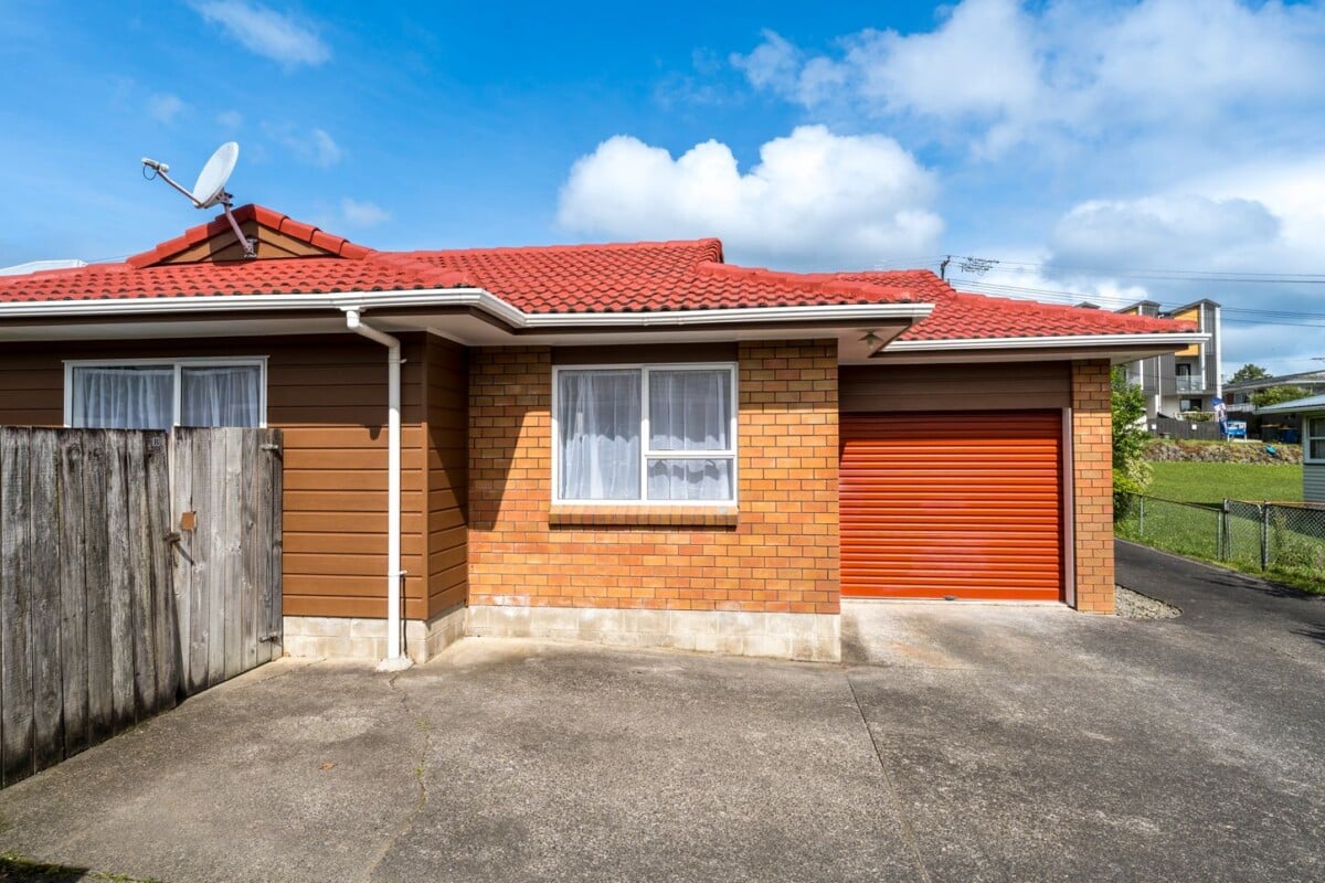 Renovated, freestanding brick & tile 2 bedrooms home, stroll to West City Mall, 2/5 Newington Road, Henderson, Auckland