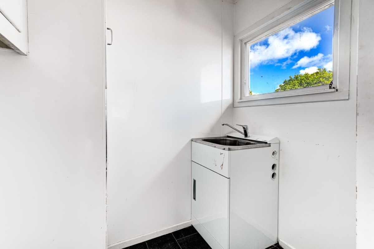 Asking below CV, standalone 3-bedrooms house on a half share of 819m² (flat land), 1/49 President Ave, Papakura, Auckland