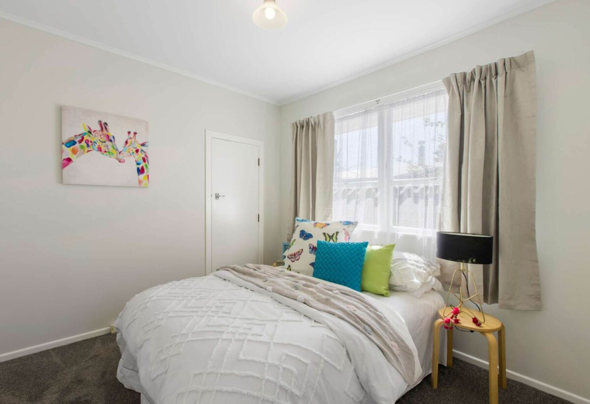 For rent, 2 beds 1 bath unit, available now, 95A Pakuranga Road, Pakuranga, Auckland