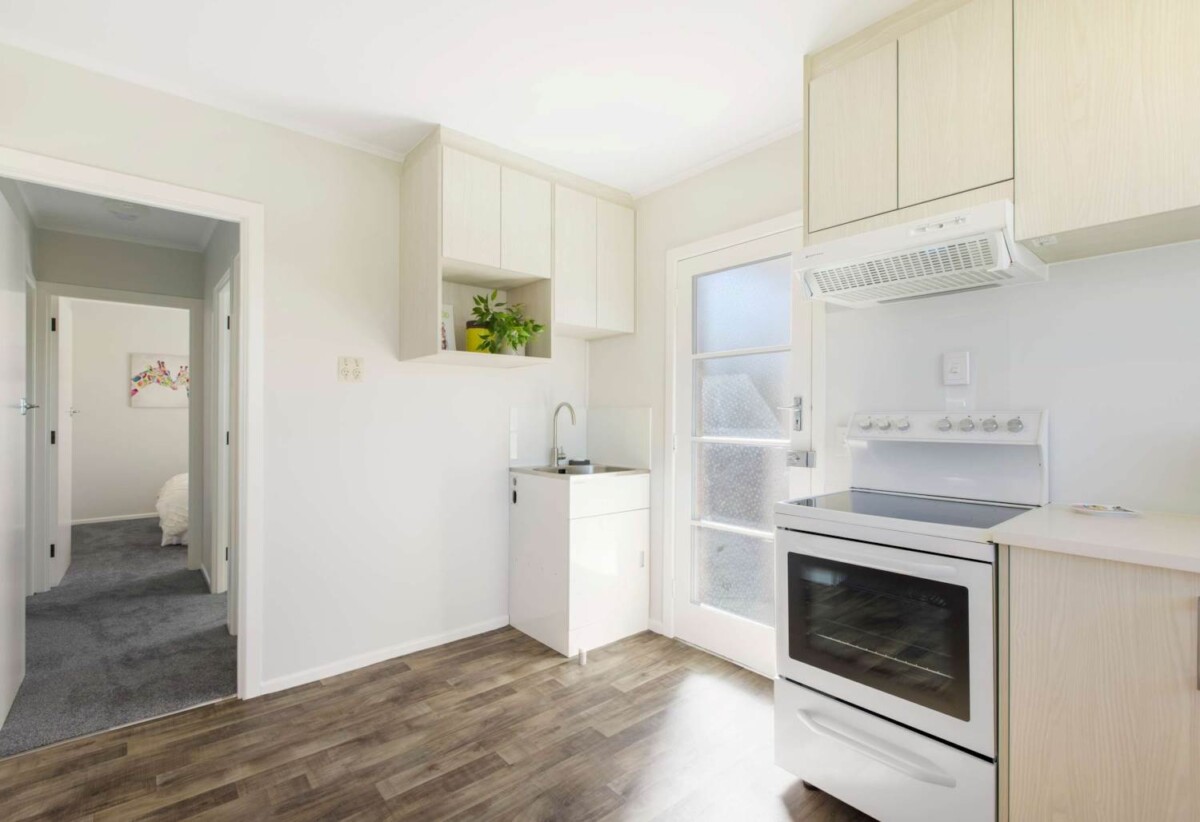 For rent, 2 beds 1 bath unit, available now, 95A Pakuranga Road, Pakuranga, Auckland