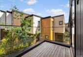 Must sell, Ignore the CV, Freehold 3 beds home plus a study, Minutes to Albany shopping centre, 19/26 Springvale Drive, Fairview Heights, Auckland