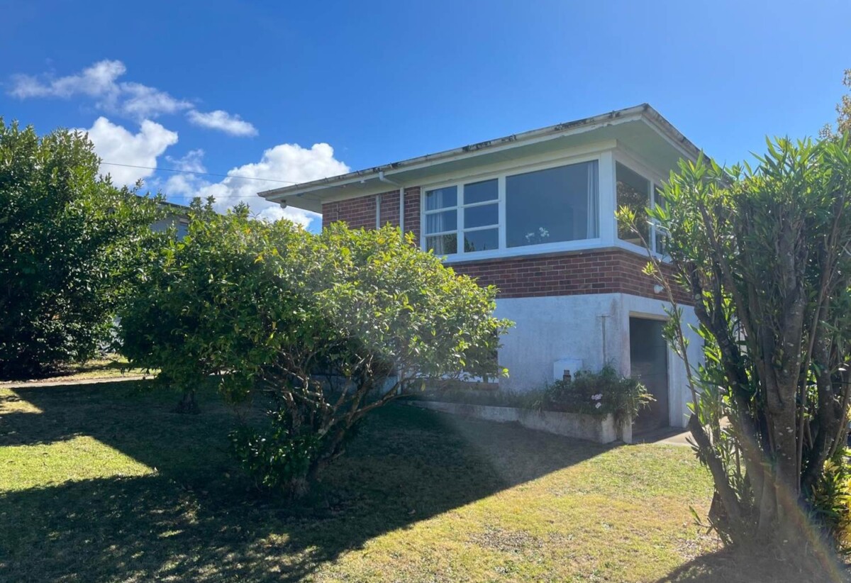 For rent, Pets negotiable, 4 bedrooms house, available now, 75A Namata Road, One Tree Hill, Auckland