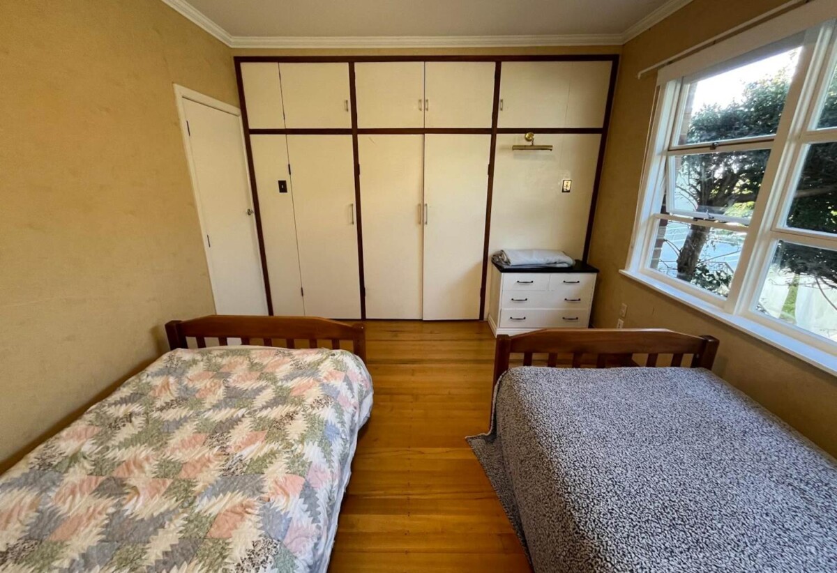 For rent, Pets negotiable, 4 bedrooms house, available now, 75A Namata Road, One Tree Hill, Auckland