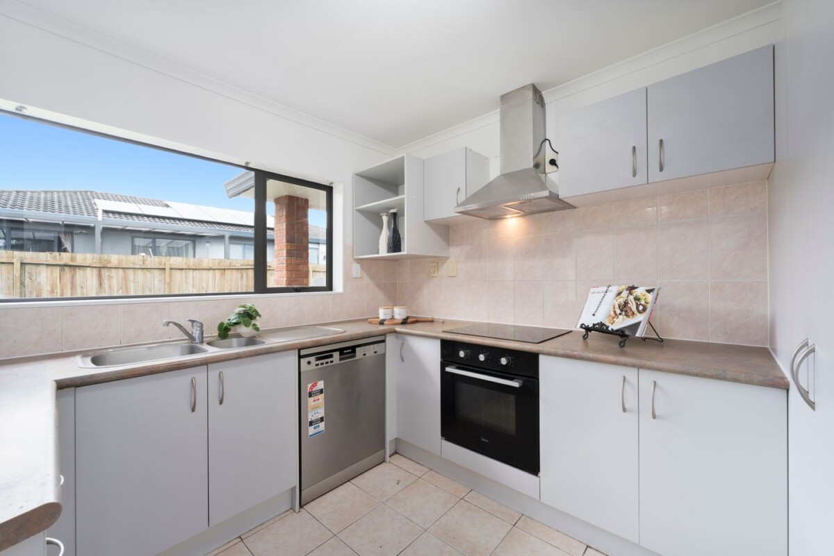 Fresh, Fabulous & Family-Ready in Summerland Zone, 13B Parkcrest Drive, Henderson, Auckland