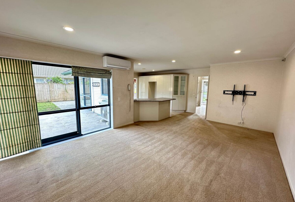 For rent, Short-term only, 5 beds 2 baths house, available 10th December, 18 Montecito Place, Golflands, Auckland
