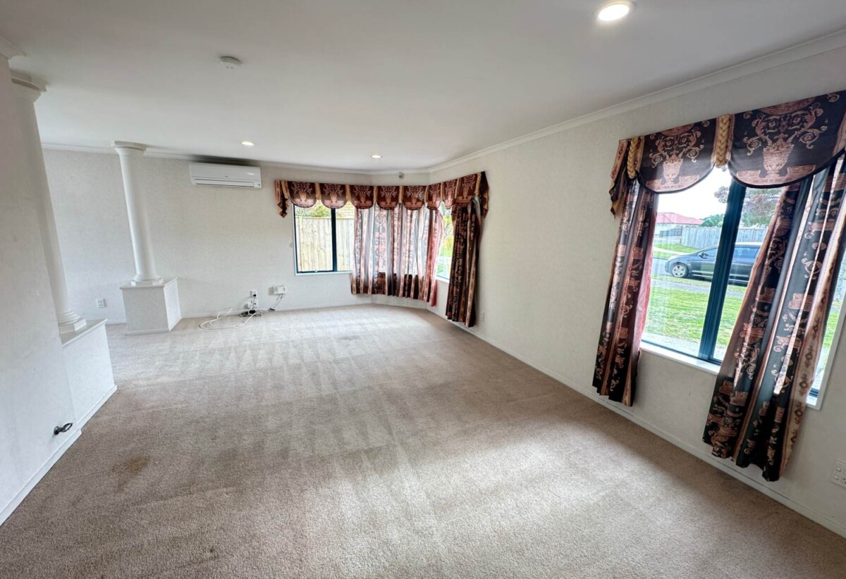 For rent, Short-term only, 5 beds 2 baths house, available 10th December, 18 Montecito Place, Golflands, Auckland