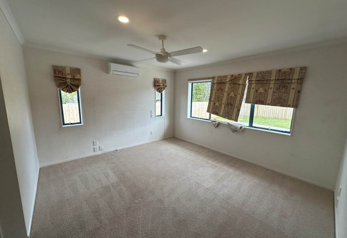 For rent, Short-term only, 5 beds 2 baths house, available 10th December, 18 Montecito Place, Golflands, Auckland