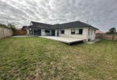 For rent, Short-term only, 5 beds 2 baths house, available 10th December, 18 Montecito Place, Golflands, Auckland