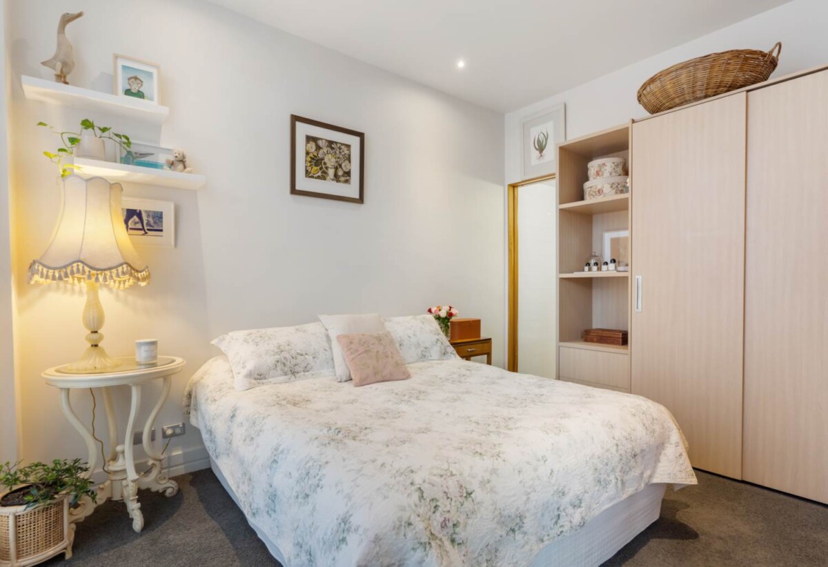Zoned for Auckland Grammar School, owners have relocated, Freehold 2 beds 2 car parks apartment, 607/103 Symonds Street, City Centre, Auckland
