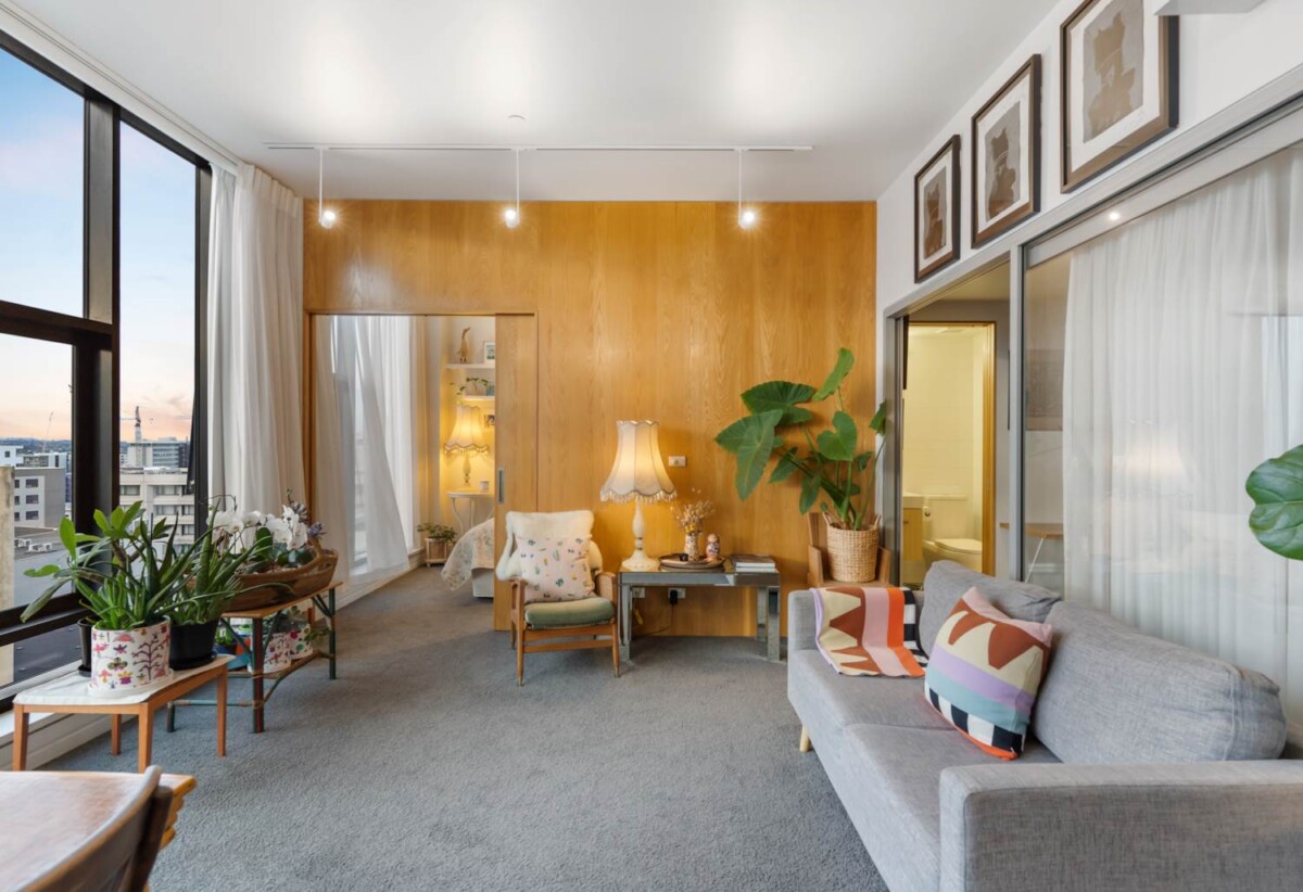 Zoned for Auckland Grammar School, owners have relocated, Freehold 2 beds 2 car parks apartment, 607/103 Symonds Street, City Centre, Auckland