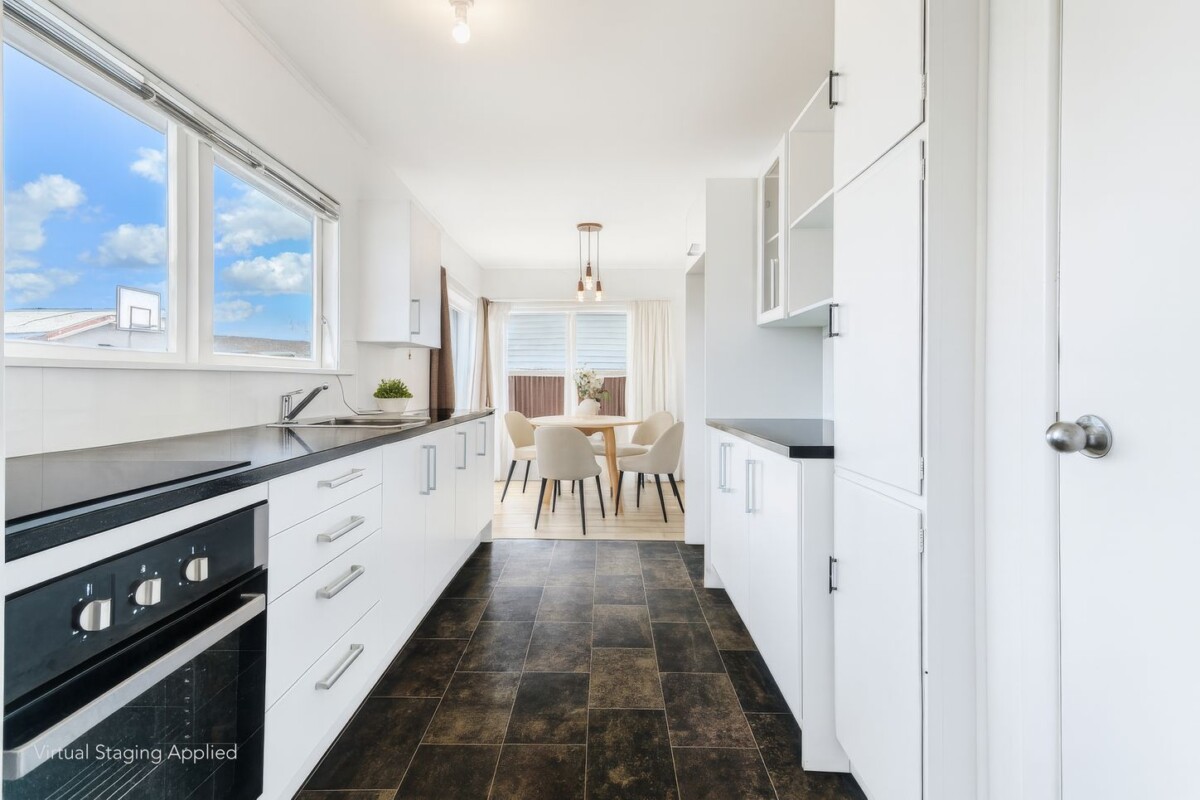 Asking below CV, standalone 3-bedrooms house on a half share of 819m² (flat land), 1/49 President Ave, Papakura, Auckland