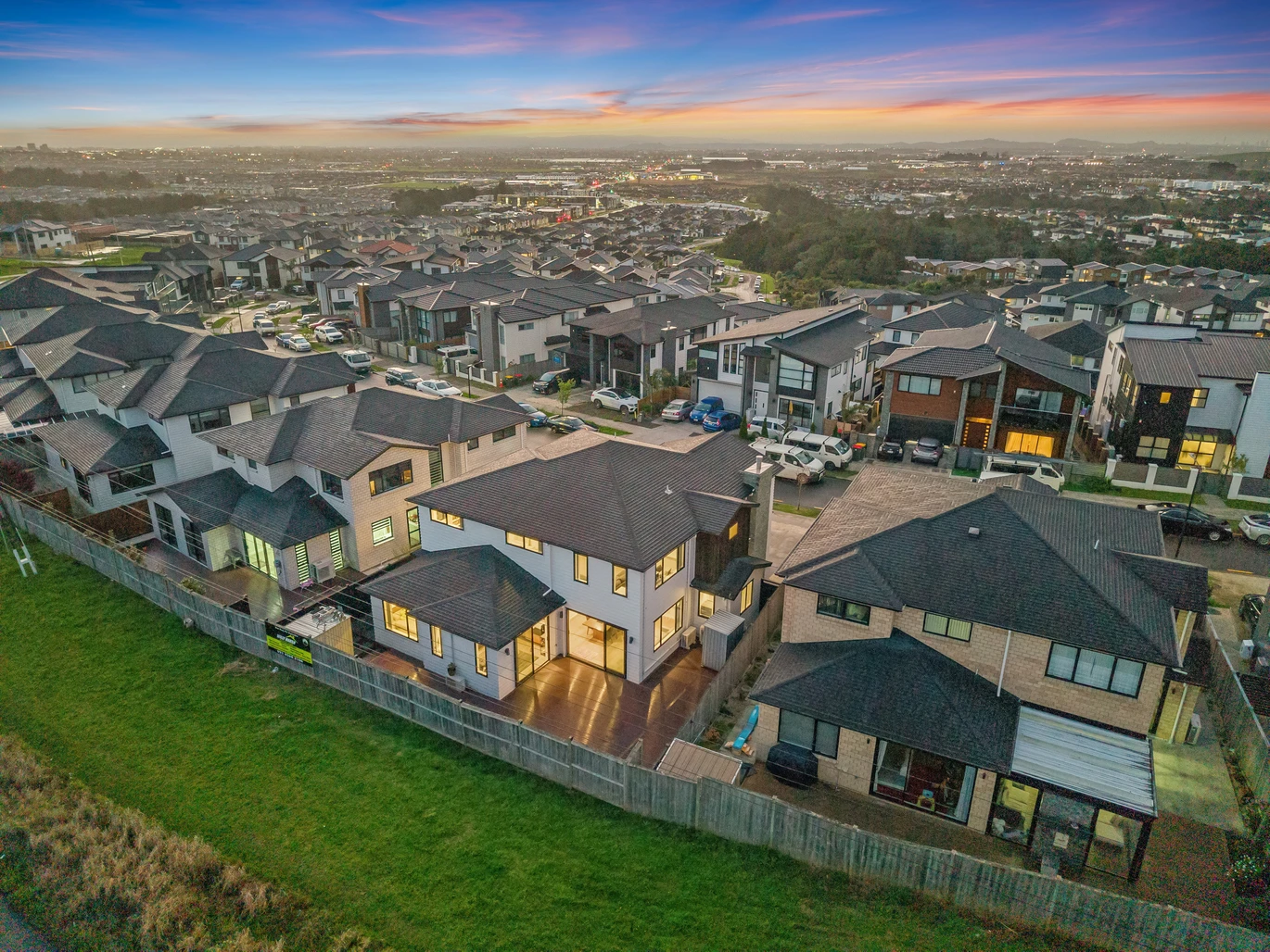 Auction $1 RESERVE, 6 BED & 4 LIVING, vendors are moving further South and don’t intend to wait around, 31 Tims Crescent Flat Bush, Auckland