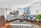 Spacious 5 bedrooms house on 588m2 land, Just Steps from Auckland Botanic Garden, 40B Nanleen Rise, The Gardens, Auckland
