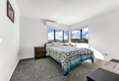 Spacious 5 bedrooms house on 588m2 land, Just Steps from Auckland Botanic Garden, 40B Nanleen Rise, The Gardens, Auckland