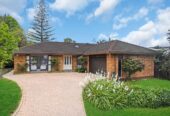 Family circumstances need Must sell, 4 beds house on 837m2 land, zone for Botany Downs School, 25 Lexington Drive, Botany Downs, Auckland