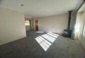 For rent, 3 bedrooms 1 bathroom house, 5 Maroubra Place, Botany Downs, Auckland, available now