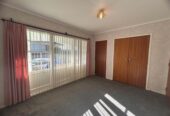 For rent, 3 bedrooms 1 bathroom house, 5 Maroubra Place, Botany Downs, Auckland, available now