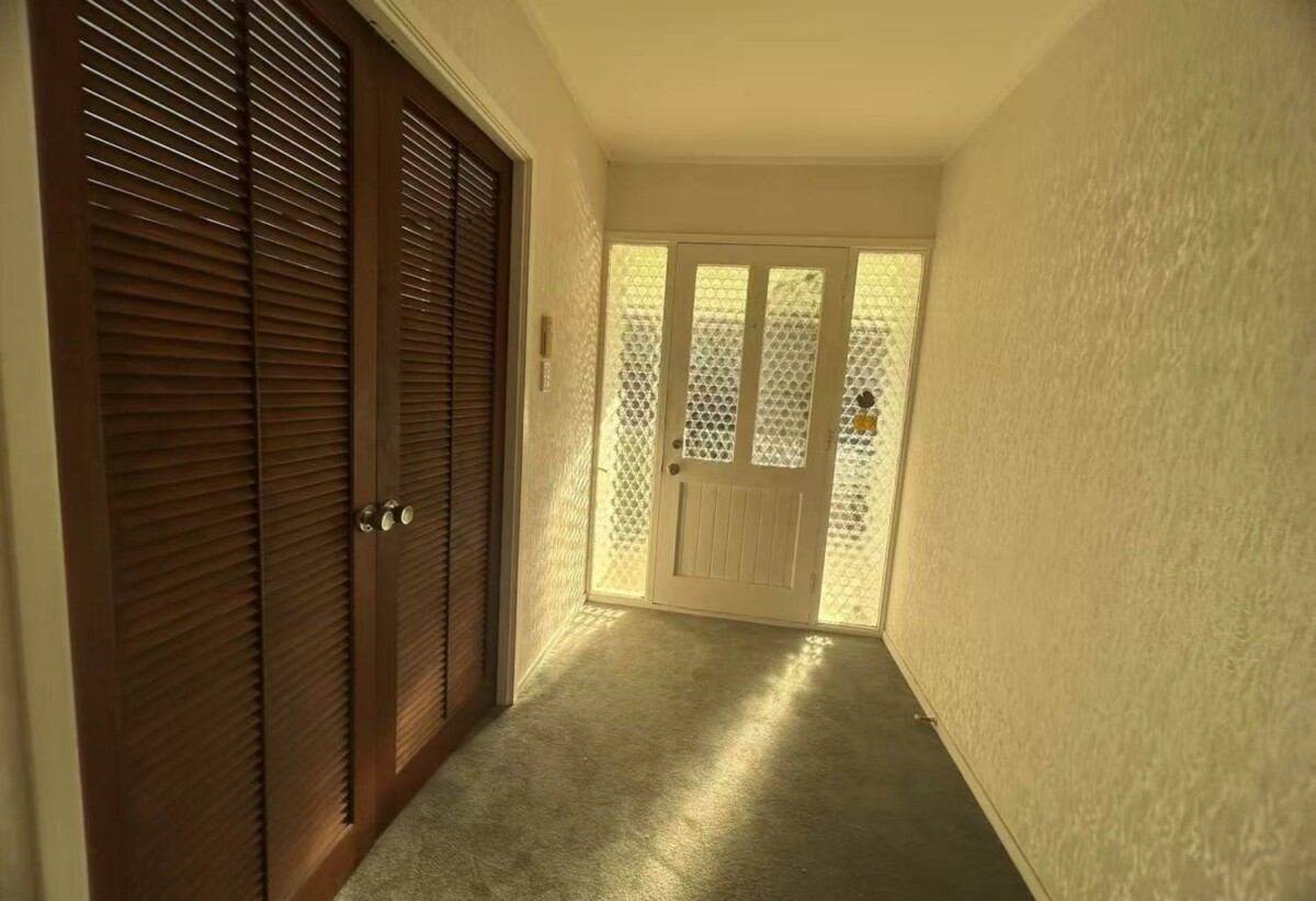 For rent, 3 bedrooms 1 bathroom house, 5 Maroubra Place, Botany Downs, Auckland, available now