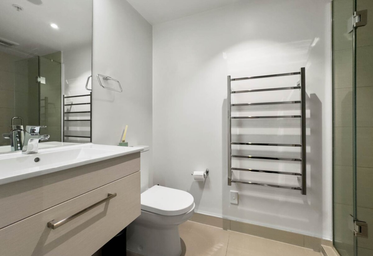 Pet-friendly upon Body Corporate approval, freehold 1 bed 1 study 1 car park apartment, 304/27 Union Street, City Centre, Auckland