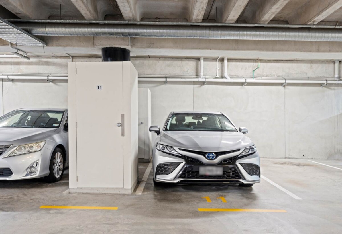 Pet-friendly upon Body Corporate approval, freehold 1 bed 1 study 1 car park apartment, 304/27 Union Street, City Centre, Auckland
