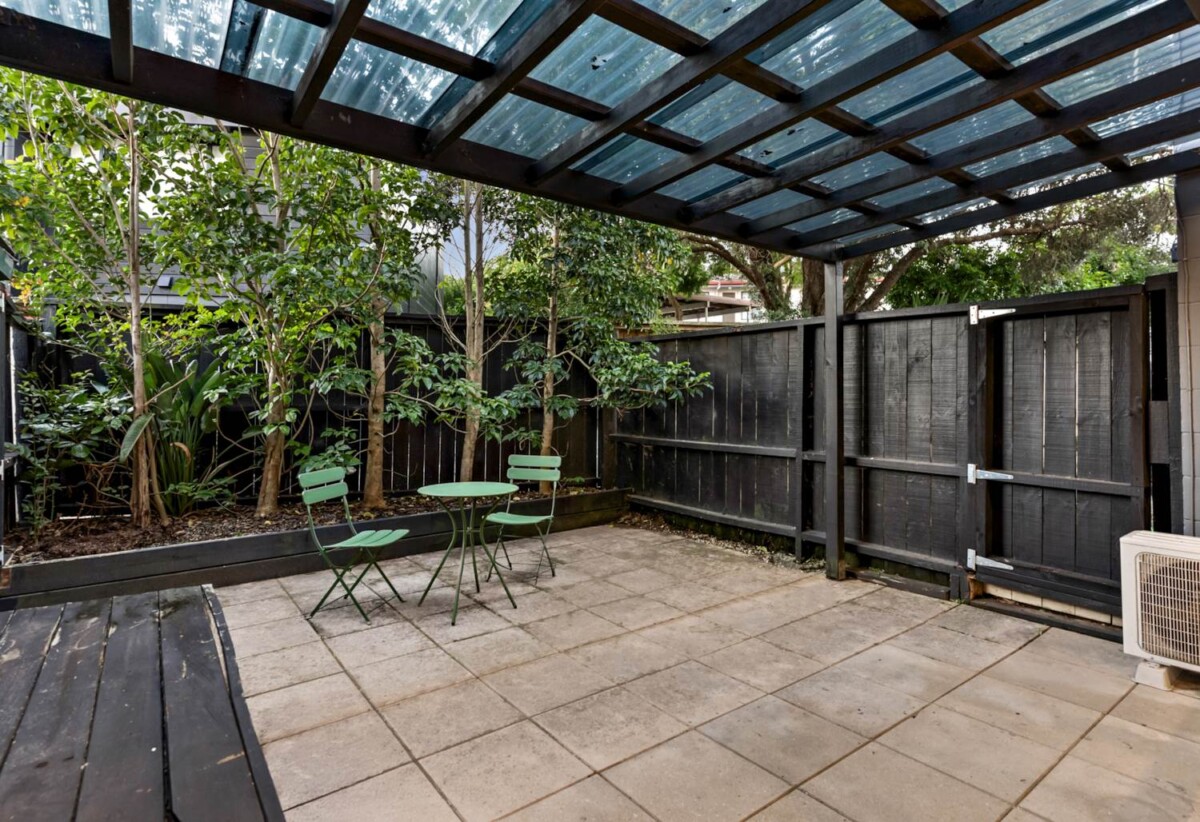 Move-in ready with a lock-up-and-leave lifestyle, easy and convenient, 2/32B Ballarat Street, Ellerslie, Auckland