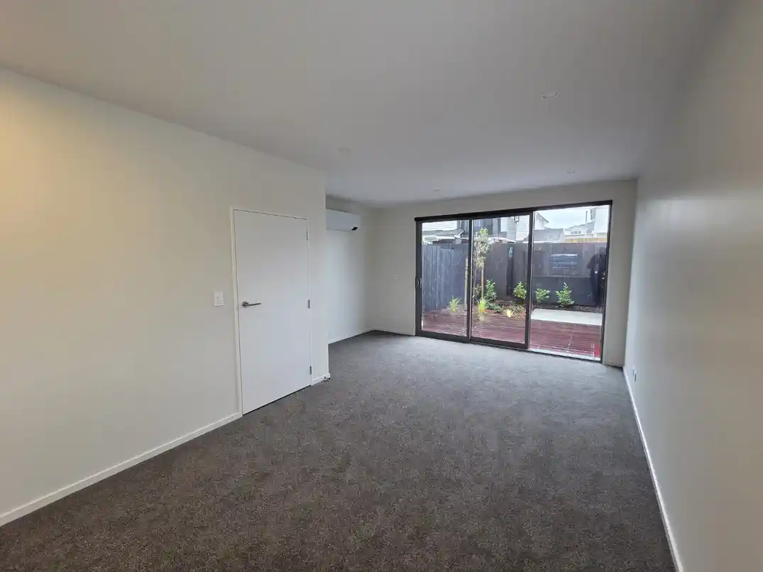 For rent, 2 bedrooms 2 bathrooms townhouse, 4/41 Margaret Road, Papatoetoe, Auckland, Available from: Tuesday, October 14