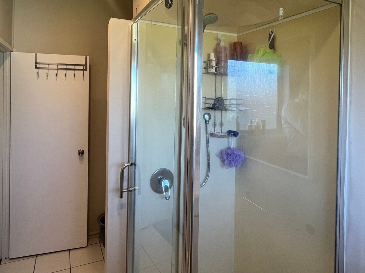 Mt Roskill Grammar school zone, 2 beds 1 bath home with carport, close to schools, shops, supermarket, 5/68 Olsen Avenue, Hillsborough, Auckland