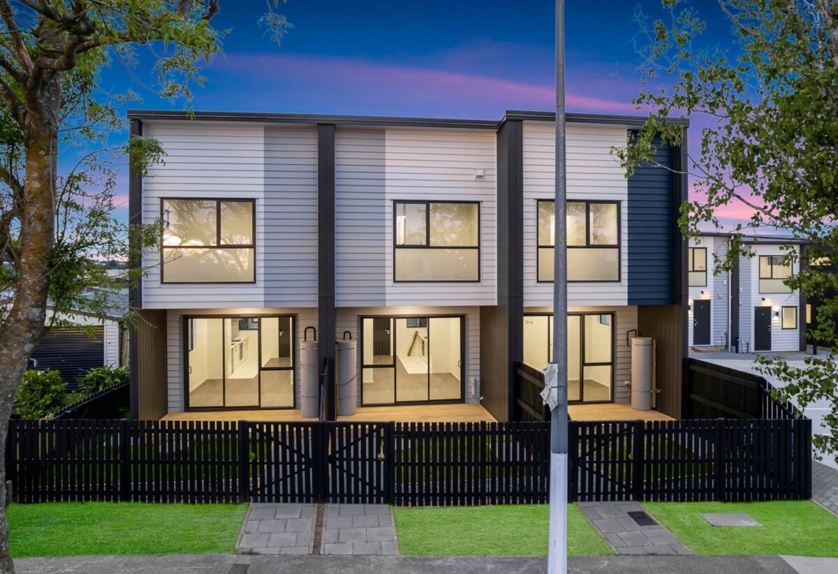 Brandnew 2 beds + study 1.5 baths home with car park, Just a short walk to PAK’nSAVE, The Warehouse, cafés, eateries, and the activity centre, with excellent transport links nearby, 22/17 Barneys Farm Road, Clendon Park, Auckland