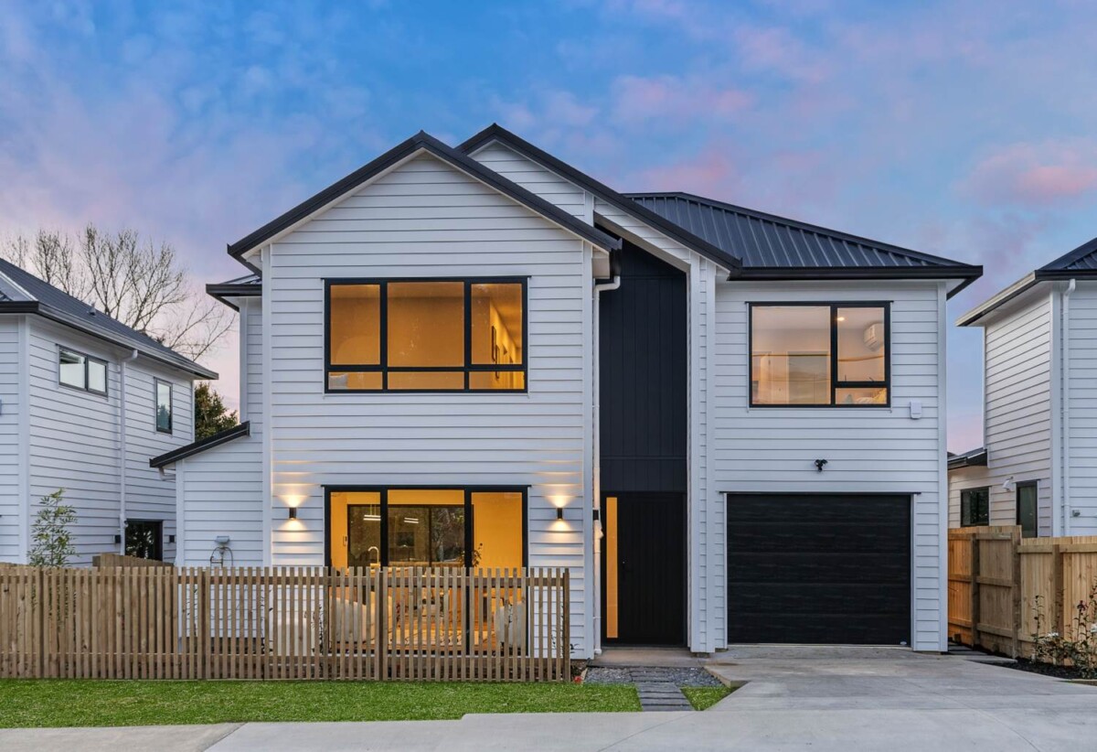 Freestanding Brand New 4 bedrooms Home – Prime Location, 46A Eskdale Road, Birkdale, Auckland