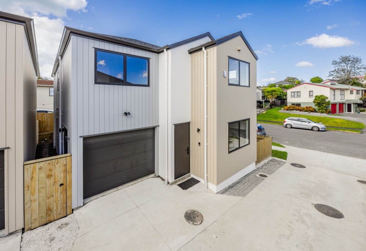 Zoned for Macleans Primary School, Howick Intermediate, Pakuranga College, 7B Marendellas Drive, Bucklands Beach, Auckland
