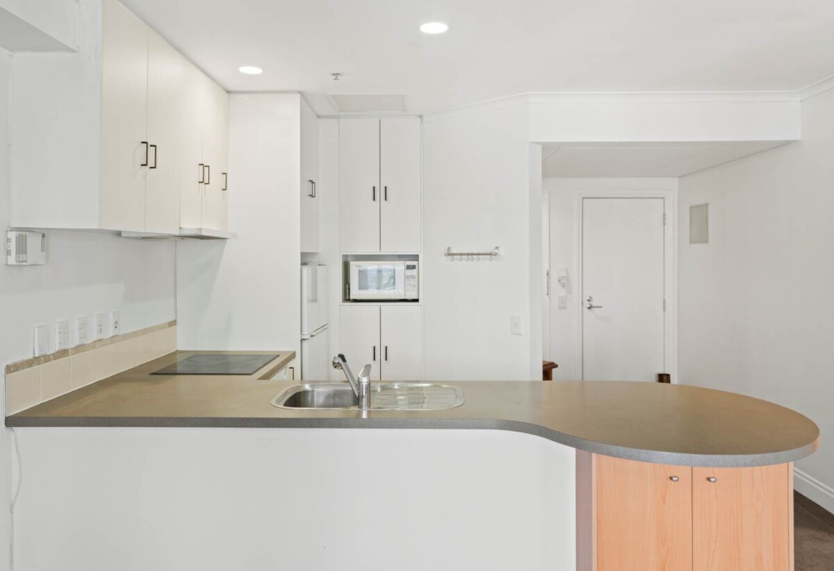 Approximately 60sqm, Freehold 1 bedroom apartment, 1812/171 Queen Street, City Centre, Auckland
