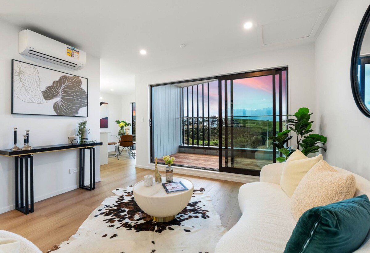 Double Grammar School Zone, 4 beds + office 3 baths house with double garage on 506m2 section, just minutes from Mt Eden Village, dual access from both 8 Garry Road and 2 Windmill Road, 1.6 km to Epsom Girls’ Grammar School, 1.9 km to Auckland Grammar, 8 Garry Road, Mt Eden, Auckland