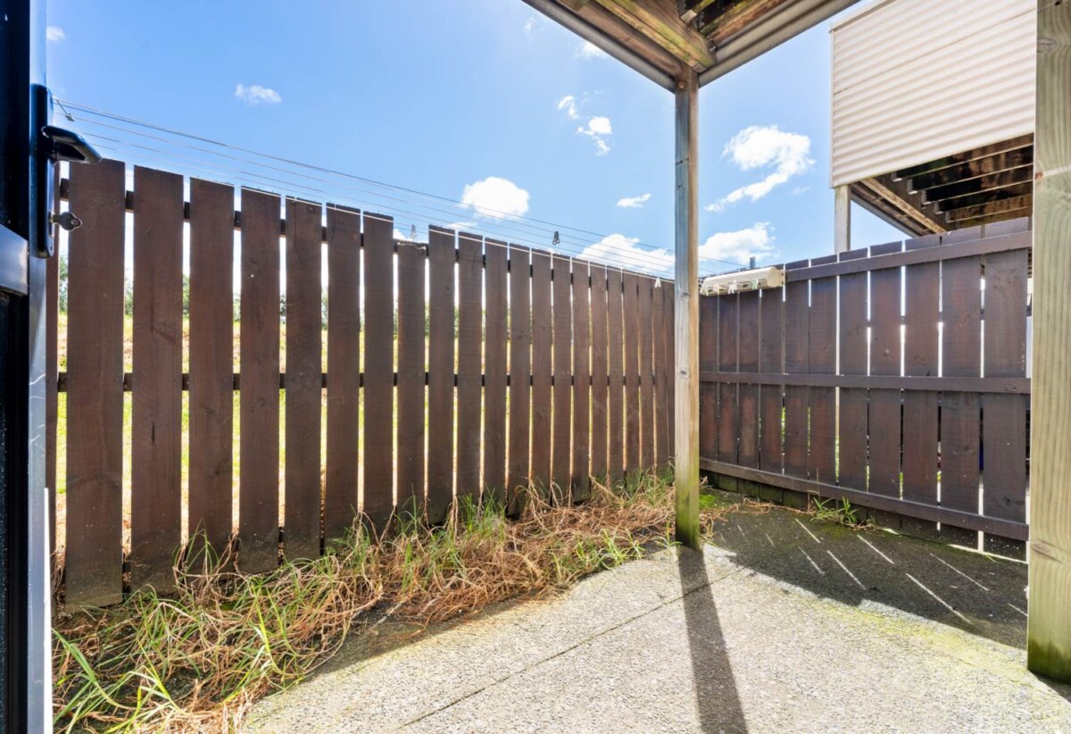 Affordable 3-bedroom home, ready to move in, minutes from Panmure Basin, Sylvia Park Shopping Centre, 61/51 Ireland Road, Mt Wellington, Auckland