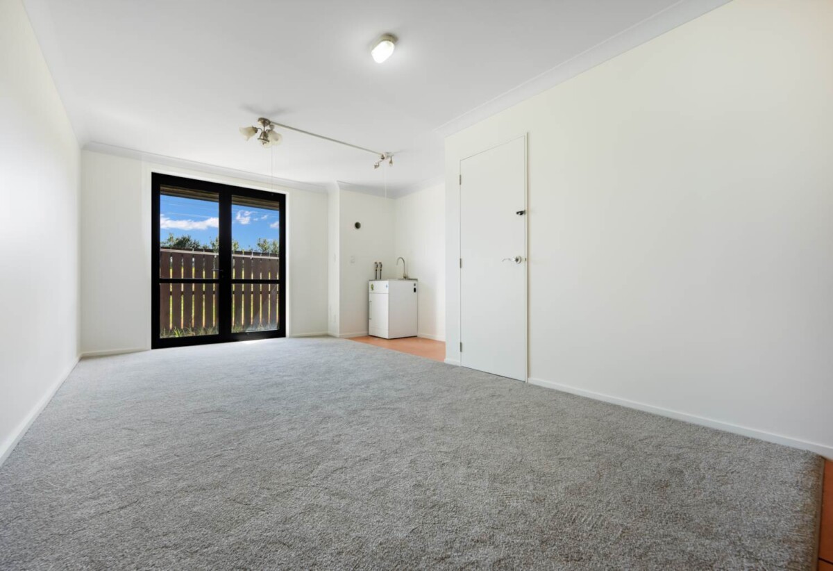 Affordable 3-bedroom home, ready to move in, minutes from Panmure Basin, Sylvia Park Shopping Centre, 61/51 Ireland Road, Mt Wellington, Auckland